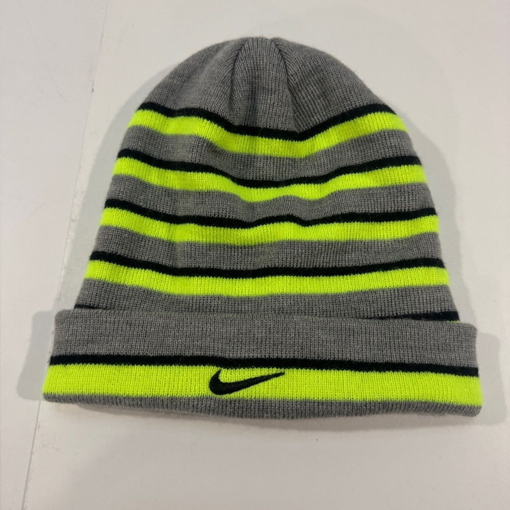 Nike knitted cap. Youth. Pre-owned, EUC